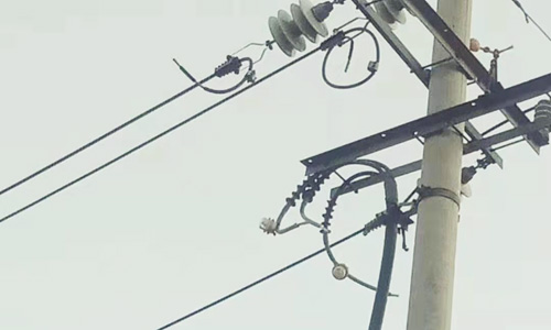 東營華昌電力：東史線鎮政府支線42號桿帶電接火完成